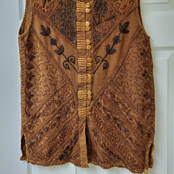 Embroided Tank Top - Picture 2 of 5